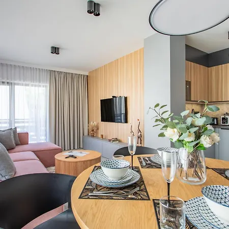 Obroncow Pokoju 15 Apartment